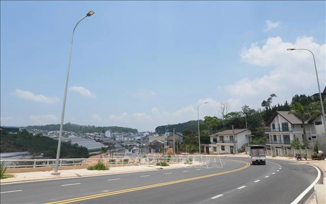 Đoạn cuối tuyến đường vành đai Đà Lạt sau nhiều lần gia hạn thi công do vướng mặt bằng, hiện đã được hoàn thiện, đưa vào sử dụng