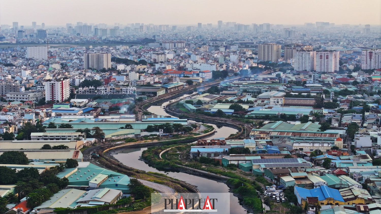 Dự &aacute;n k&ecirc;nh Tham Lương - Bến C&aacute;t - rạch Nước L&ecirc;n khi ho&agrave;n th&agrave;nh sẽ l&agrave; trục tho&aacute;t nước ch&iacute;nh cho gần 15.000 ha khu vực xung quanh. Đồng thời, dự &aacute;n cũng gi&uacute;p giảm tải cho Quốc lộ 1 nhờ hai tuyến đường dọc k&ecirc;nh, đi qua 7 quận, huyện. B&ecirc;n cạnh đ&oacute;, dự &aacute;n c&ograve;n tạo ra sự kết nối giao th&ocirc;ng thủy giữa TP.HCM với Long An qua s&ocirc;ng Chợ Đệm, v&agrave; với Đồng Nai, B&igrave;nh Dương qua s&ocirc;ng S&agrave;i G&ograve;n.