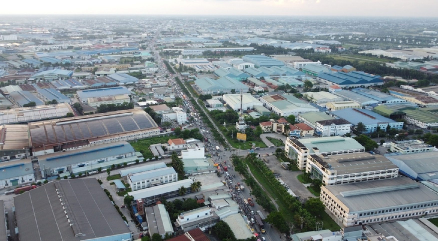 X&atilde; Đức H&ograve;a đang l&agrave; địa phương tập trung c&aacute;c khu c&ocirc;ng nghiệp lớn nhất tỉnh T&acirc;y Ninh, kết nối trực tiếp với trục tỉnh lộ 10, TP.HCM