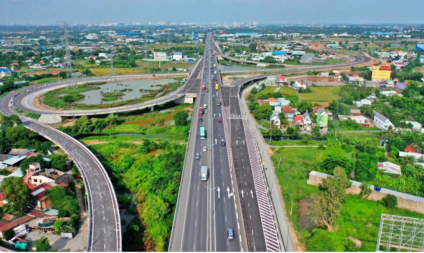 D&ograve;ng tiền đầu tư ph&iacute;a Bắc bắt đầu đẩy mạnh cơ hội tại c&aacute;c thị trường mới l&acirc;n cận như T&acirc;y Ninh (tỉnh Long An cũ), Đồng Nai - b&aacute;m s&aacute;t trục hạ tầng chiến lược.