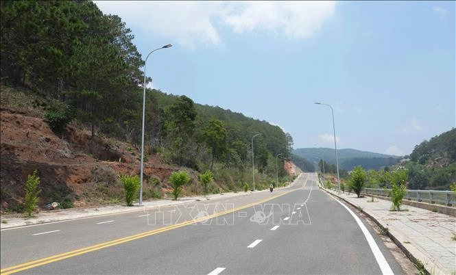 Tuyến đường vành đai từ Khu du lịch quốc gia hồ Tuyền Lâm đến khu vực Cam Ly (phường Cam Ly - Đà Lạt) vừa được đưa vào sử dụng cũng góp phần giảm ùn tắc cho nội ô Đà Lạt trong cao điểm mùa du lịch 